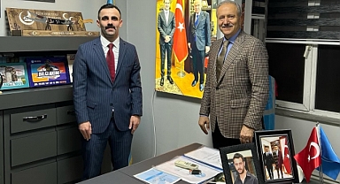 Akparti Küçükçekmece Belediye Başkan Adayı Aziz Yeniay Küçükçekmece Ülkü Ocakları ziyaret etti