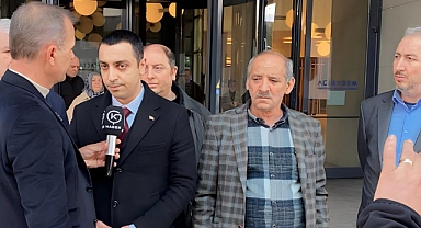 Küçükçekmece Bağımsız Belediye Başkan Adayı Nesim Özçiçek,saldırya uğryan aileyi hastanede ziyaret etti