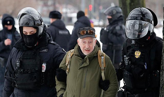Rusya'da Navalny protestoları devam ediyor... Gözaltı sayısı 400’e yükseldi