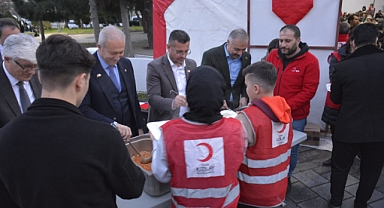 Aziz Yeniay,iftar çadırında vatandaşlarla bir araya geldi