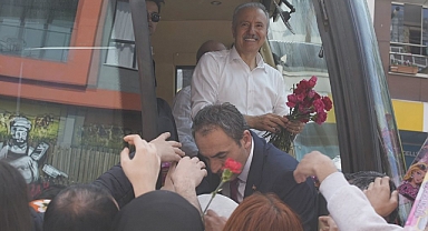 Aziz Yeniay Sevgi Yürüyüşü ile Küçükçekmece'yi Sevgi Seline Boğdu