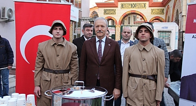 Aziz Yeniay'dan Çanakkale'de Tarihe Dokunuş:Yağlı Buğday Çorbası ile Anılar Canlandı