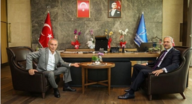 CHP Küçükçekmece'de Seçim Panik: Kemal Çebi'nin Son Dakika Harcamaları Yolsuzluk İddialarına Yol Açtı!