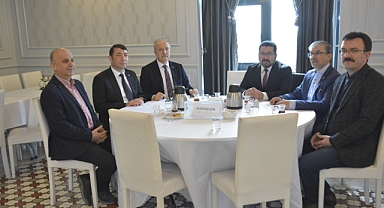 Kars-Ardahan-Iğdır Eğitimcilerinden Yeniay'a Destek Geldi.
