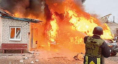 Kiev-Moskova misilleme yarışı! Rusya Odessa’yı, Ukrayna rafineriyi vurdu