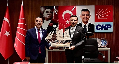 Hasan Dalkıran, chp İstanbul İl Başkanı Özgür Çelik'i makamında ziyaret etti