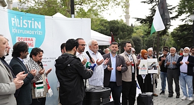 İHH,işgalci İsrail'in Gazze'deki soykırımına tepki göstermek amacıyla oturma eylemi başlatı.