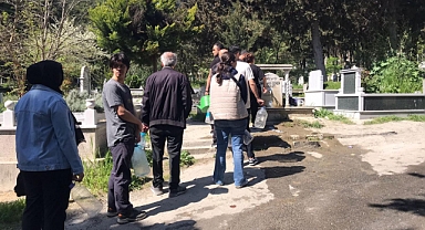 Ramazan'ın Son Günü Kanarya Mezarlığı'nda Hüzün ve Duygusallık
