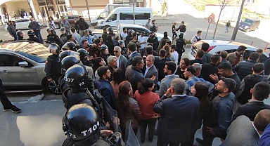 Şırnak’ta İl Seçim Kurulu’na yürümek isteyen gruba müdahale: 11 gözaltı