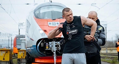 650 tonluk treni çekti, dünya rekoru kırdı!