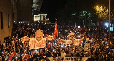 Fatih'te On Binlerin Katılımıyla Büyük Gazze Yürüyüşü: Filistin'e Destek, Kalıcı Ateşkes Çağrısı