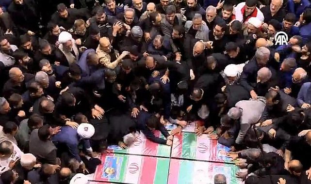 Tahran'da çarpıcı görüntüler! İranlılar başkent sokaklarına döküldü,