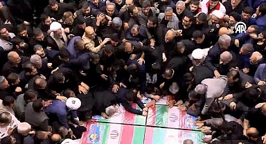 Tahran'da çarpıcı görüntüler! İranlılar başkent sokaklarına döküldü,