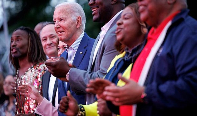 Biden herkesi şaşırttı! Etkinlikte dondu kaldı