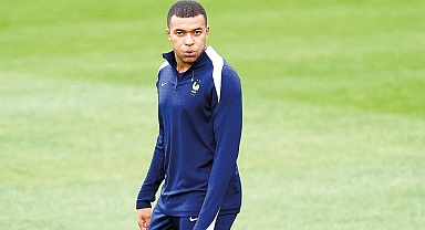 Fransız milli oyuncu tartışma çıkardı... Mbappe’den sandık mesajı: Aşırı sağa oy vermeyin