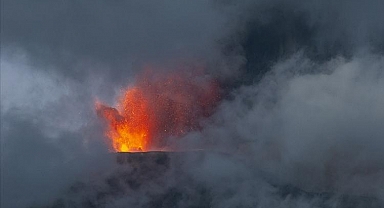Etna Yanardağı kül ve lav püskürtmeye devam ediyor