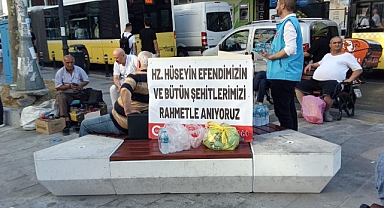 Muharrem Ayının Kutsallığı ve Kerbela'nın Acısı,Sefaköy Meydanında Diyanet Vakfı Elemanlarından Su İkramı