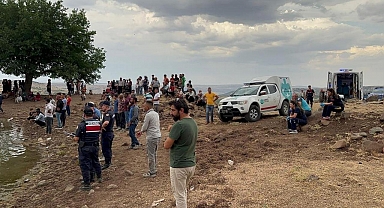 Serinlemek için suya giren 3 kişiden 1’i boğuldu, 2 kişi kayboldu