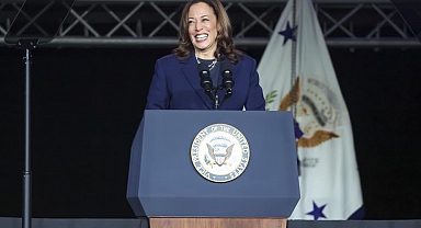 Demokratların başkan adayı ABD Başkan Yardımcısı Harris
