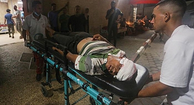 İsrail'in Gazze'deki Okul Saldırısında En Az 100 Filistinli Hayatını Kaybetti