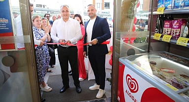 Küçükçekmece Kaymakamı'nın CarrefourSA Açılışı Paylaşımları Tepki Çekti