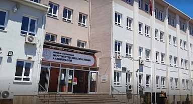 Küçükçekmece Nahit Menteşe Endüstri Meslek Lisesi'nde Kayıt Ücreti Tartışması: Veliler Zor Durumda