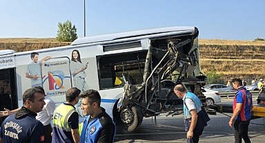 Sefaköy'de Metrobüs Kazası: 1 Ölü, 2'si Ağır 45 Yaralı