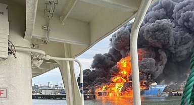 Ukrayna, Rusya’ya ait yakıt tankı taşıyan feribotu vurdu