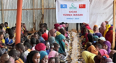 Asrı Vefa Derneği, Mevlid-i Şerif Bağışlarıyla Somali’de Yüzlerce Kişiye Sıcak Yemek Ulaştırdı