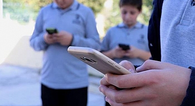 Hollanda'da okullarda akıllı telefon yasaklandı