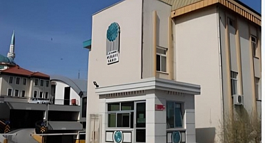 İBB Meclisi'nde Beyoğlu'ndaki Ahşap Binanın Aziz Mahmud Hüdayi Vakfı'na Tahsisi İptal Edildi