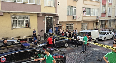 Küçükçekmece’de Aile İçi Cinayet: Yabancı Uyruklu Koca Eşini Öldürdü, Oğlu Babasını Bıçakladı