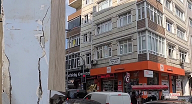 Küçükçekmece Sefaköy'de Tehlikeli Çanları: Bina Çökme Riski Taşıyor.Ana Kolonlar Patladı