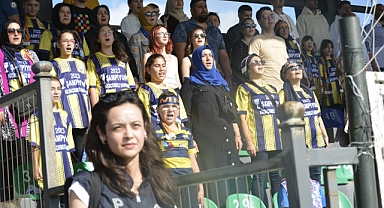 Küçükçekmece Sinop Spor-Pazarspor Maçına Kadın Taraftarlardan Yoğun İlgi