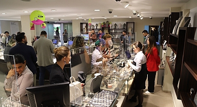 Atasay Altın ve Pırlanta Çadırı 15. yıl sürprizleriyle  kapılarını açtı, ilk günden ziyaretçi akınına uğradı 