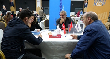 Emekli baba ile oğlu aynı iş kuyruğunda...