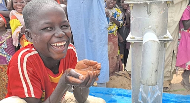 Fetih 1453 Derneği, Kamerun'da Su Kuyusu Açmaya Devam Ediyor: Çocukların Sevinci Gözlerinden Okunuyor