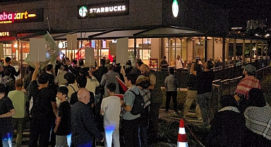 Gazze Dayanışma Platformu'ndan Starbucks'a Boykot: Çeşitli Şubelerde Protesto Eylemleri Gerçekleştirildi