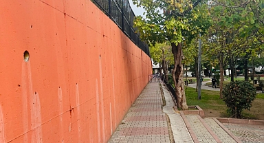 İnönü Mahallesi'nde Şehit Münür Alkan Ortaokulu'nda İstinat Duvarı Çökme Tehlikeli Altında