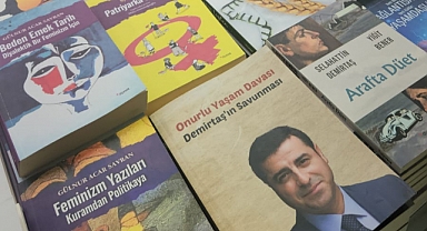 Küçükçekmece Kitap Günleri'nde Tartışmalı Kitap Seçkisi Vatandaşın Tepkisini Çekti
