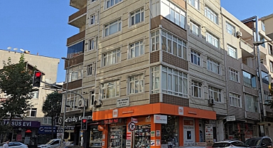 Küçükçekmece Sefaköy'de Çökme Tehlikesi: Ana Kolonlar Patlak Bina Tahliye karar verildi.