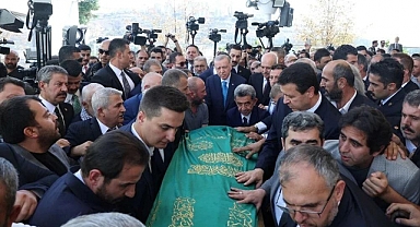 Recai Kutan'a Veda: Cumhurbaşkanı Erdoğan ve Siyaset Dünyası Cenazede Buluştu