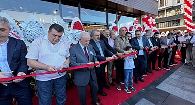 Siyonistlere Ait Burger King Açılışına Katılım Tepki Çekti: Protesto Eden Vatandaş Darp Edildi