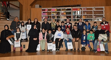 Esenyurtlu şehit ve gazi çocuklarından örnek davranış...  Görme engelliler için gönüllü okuyucu oldular! 