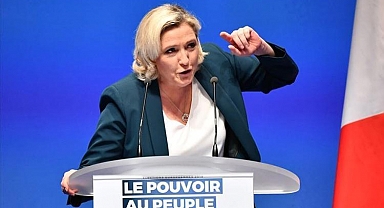 Fransız hükümetinde çatlak: Le Pen'den tehdit