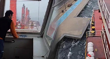 İstanbul Boğazı'nda faciadan dönüldü! Gemi sürüklenmeye başladı.