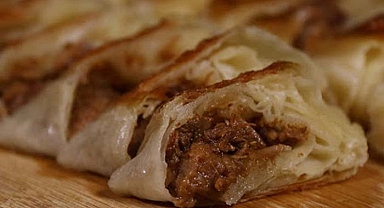 İstanbul'un birçok yerinde var!  Fatih'teki börekçide çıktı... Bakın kıyma yerine ne koymuşlar