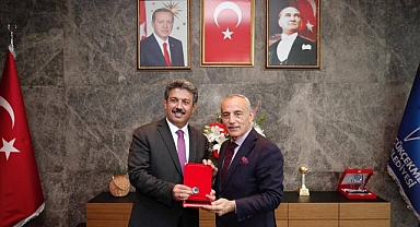 Küçükçekmece'de Sosyal Tesislerdeki Çay Tartışması: Sosyal Belediyecilikte Farklı Yaklaşımlar