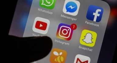 Hem ebeveynleri hem gençleri ilgilendiriyor! Sosyal medyada yaş sınırı için yeni açıklama: 