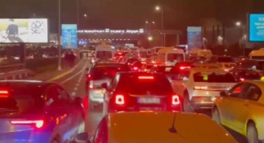 İstanbul Havalimanı'nda panik anları! Şüpheli valiz nedeniyle girişler 20 dakika durduruldu